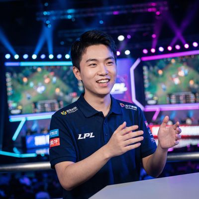 丝袜电竞解说张毅